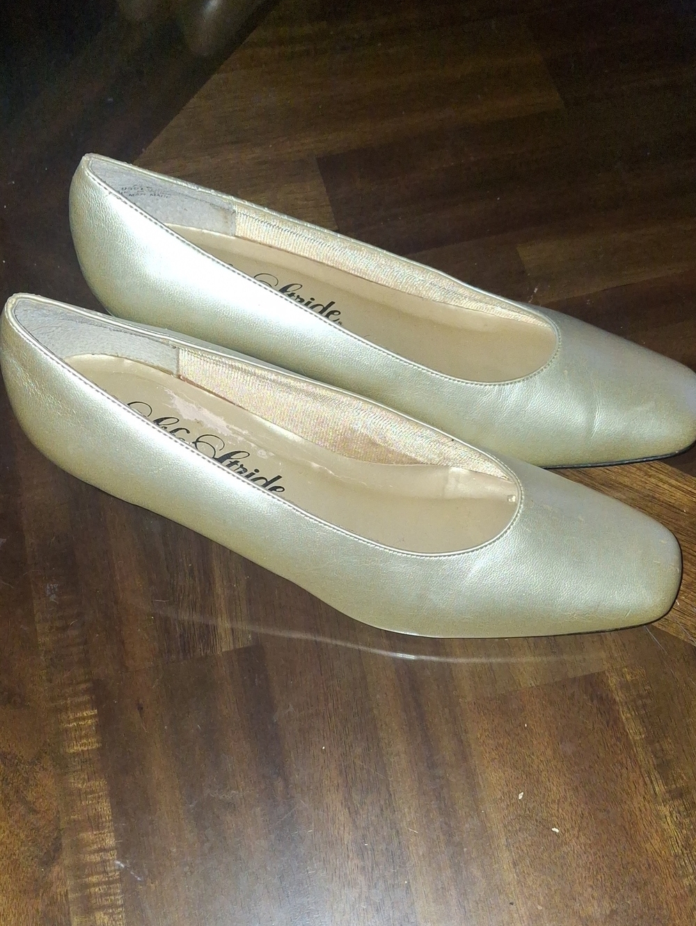 Life Stride Vintage Women’s Gold Low Heel Pumps